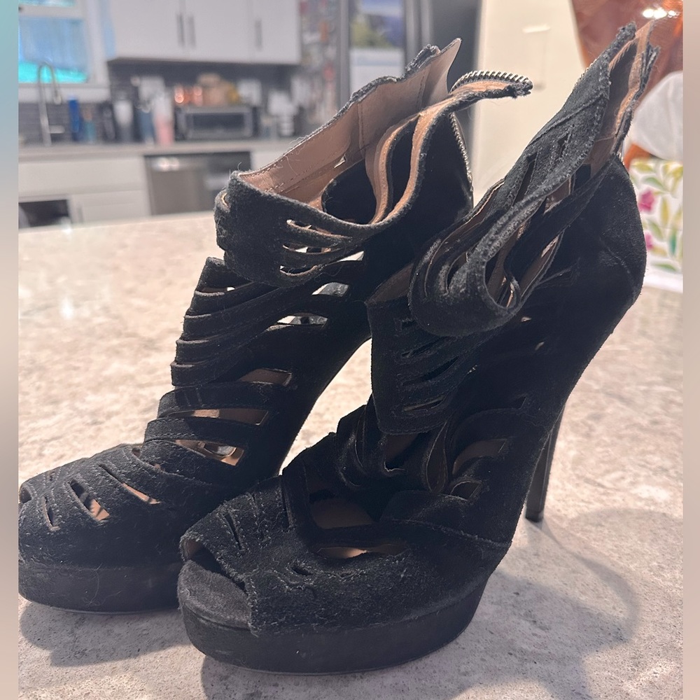 Colin Stuart Lacey leather heels.